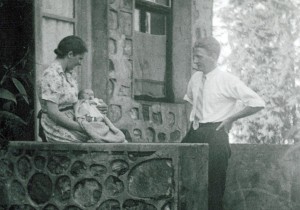 Judith, Gunnar och Josef i Kigarama. Foto: antagligen en av missionärskamraterna